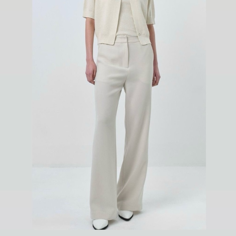 Authentic Gucci wool & silk blend pinstriped low-rise bootcut trousers. 🤍